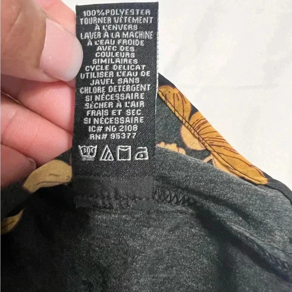 Sanctuary Floral Turtleneck Blouse Size Large - Picture 8 of 9